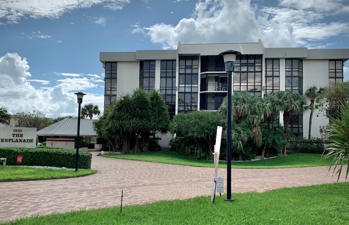 Esplanade Condominium in Boca Raton, FL - Foto de edificio