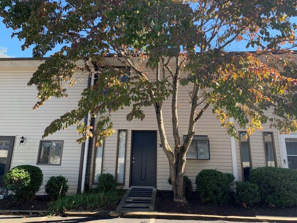 1474 Tenbury Dr in Lynchburg, VA - Building Photo