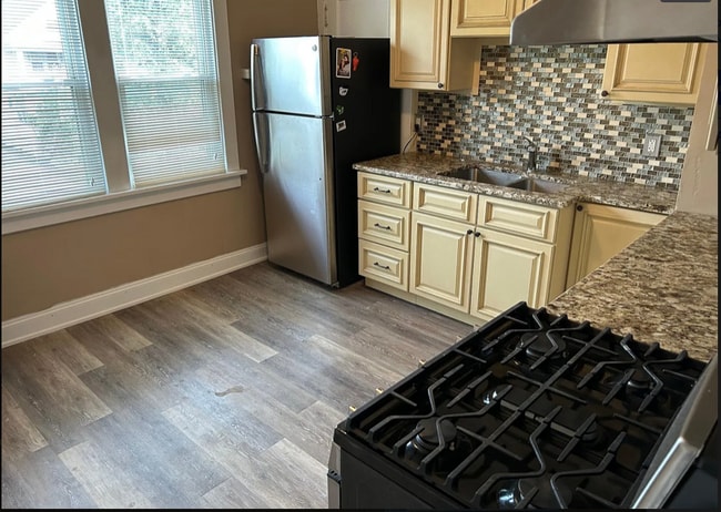 1 Traymore St, Unit Upper