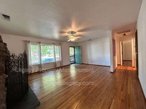 209 Willow Ave in Roseville, CA - Building Photo - Building Photo