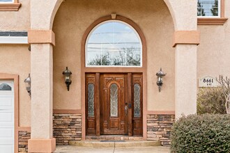 8661 Elm Ave in Orangevale, CA - Foto de edificio - Building Photo