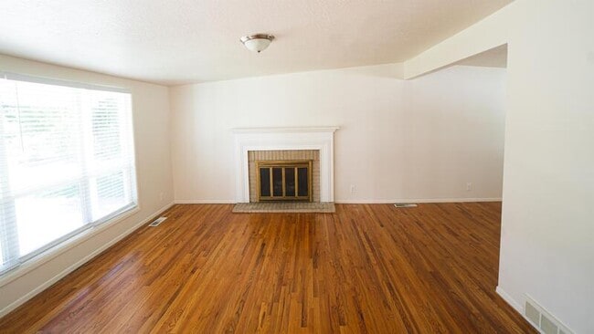 5558 S Somerset Way in Salt Lake City, UT - Building Photo - Building Photo