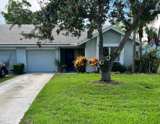 property at 3326 SW Villa Pl