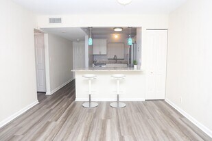 1921 Woolbright Rd in Boynton Beach, FL - Building Photo