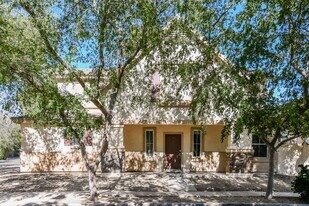 1469 S Hawk Ln in Gilbert, AZ - Building Photo