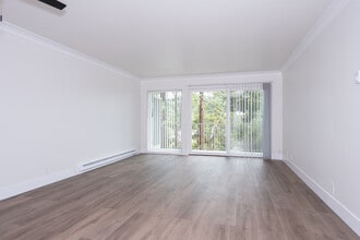 Aqua Vista in Greenbrae, CA - Foto de edificio - Interior Photo