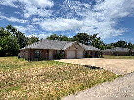 13341 Country Meadow Ln in Lindale, TX - Building Photo