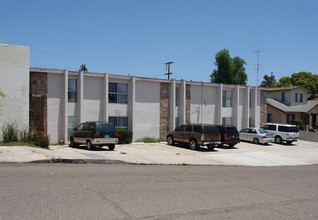 Hawthorne Apartments in San Diego, CA - Building Photo - Building Photo