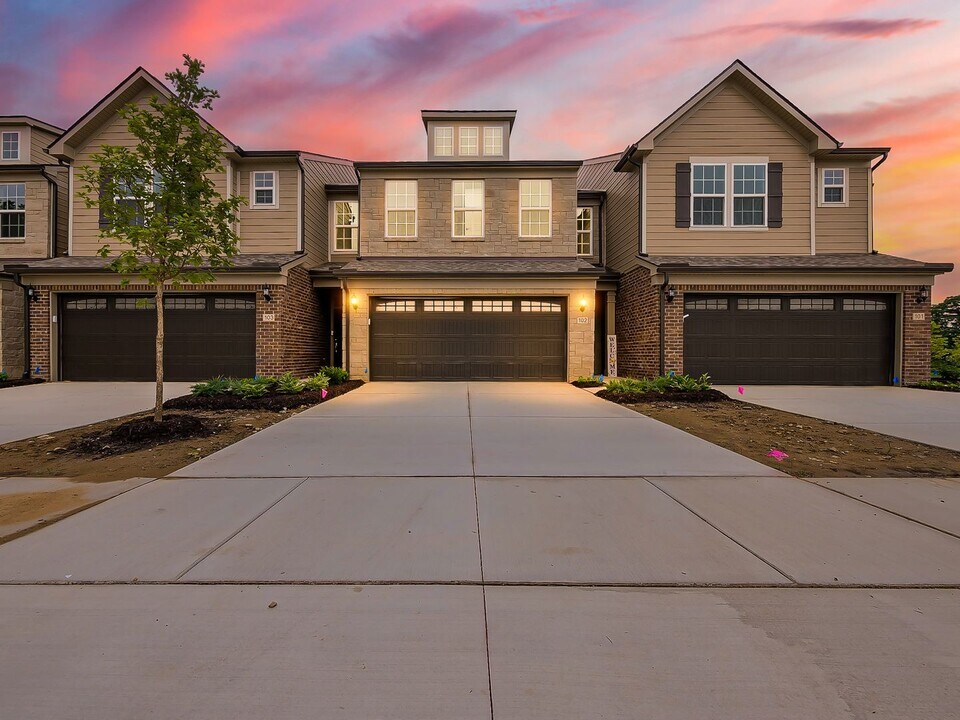 102 Addison Cir in Commerce Township, MI - Building Photo