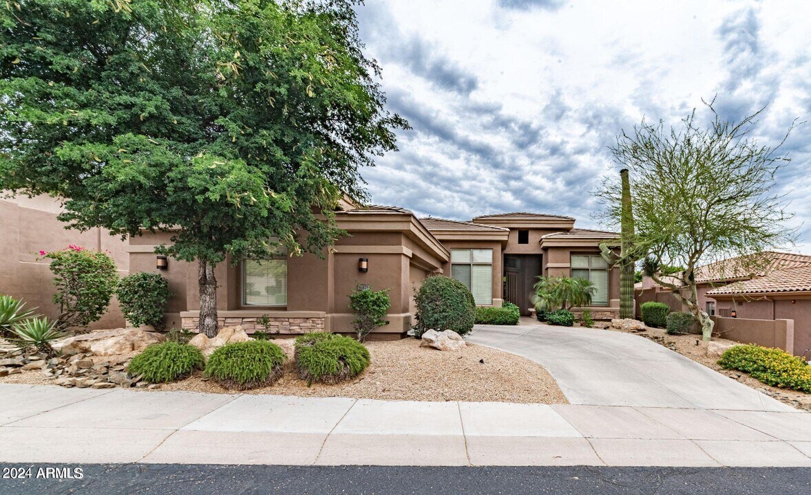 11473 E Blanche Dr in Scottsdale, AZ - Building Photo