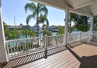 104 5th St E in St. Petersburg, FL - Building Photo - Building Photo