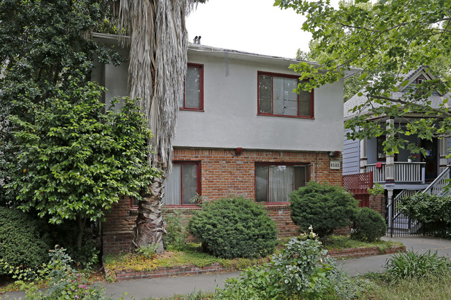 2823 D St in Sacramento, CA - Building Photo - Building Photo