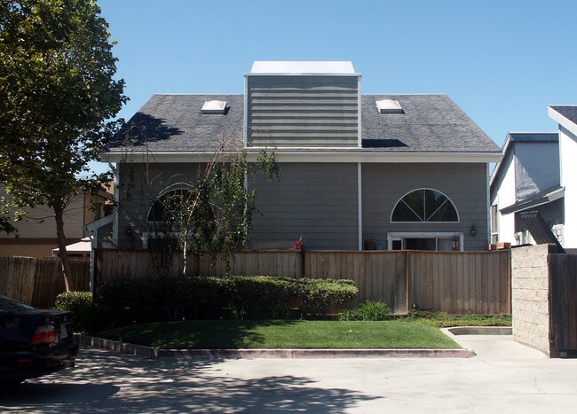 236 Avocado St in Costa Mesa, CA - Foto de edificio - Building Photo