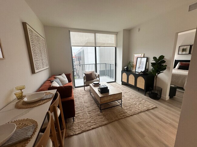 1020 NW 36th Ct, Unit A1 in Miami, FL - Building Photo - Building Photo