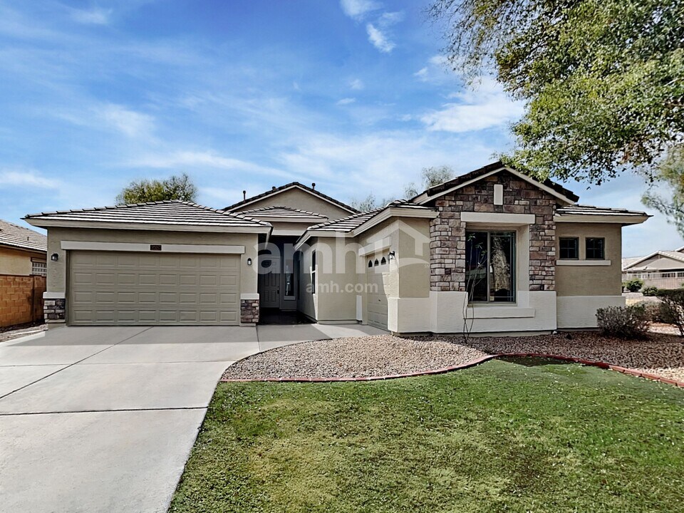 18069 W Acapulco Ln in Surprise, AZ - Foto de edificio