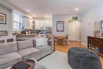 135 Marlborough St in Boston, MA - Building Photo - Building Photo