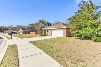 5441 Pescara Dr in Milton, FL - Building Photo - Building Photo