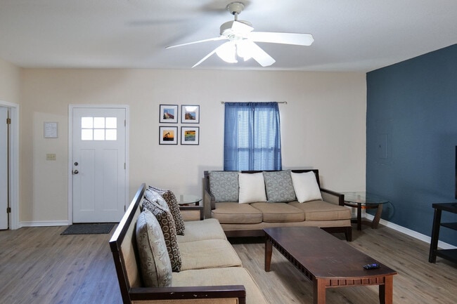 10201 Shane Dr in Corpus Christi, TX - Building Photo - Building Photo