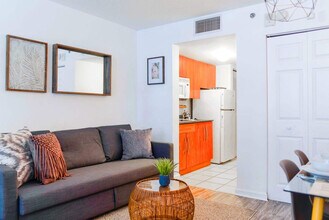 1200 Brickell Bay Dr in Miami, FL - Building Photo - Building Photo