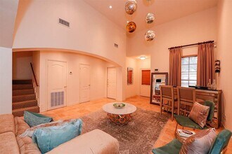 510 Shiloh Dr, Unit 104 in Laredo, TX - Building Photo - Building Photo