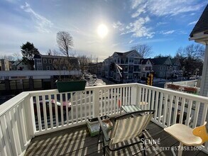 24 Ellington Rd in Somerville, MA - Building Photo - Building Photo