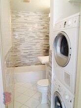 7 E 75th St in New York, NY - Foto de edificio - Building Photo