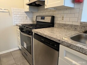 17 Ayres Ct in East Brunswick, NJ - Building Photo - Building Photo