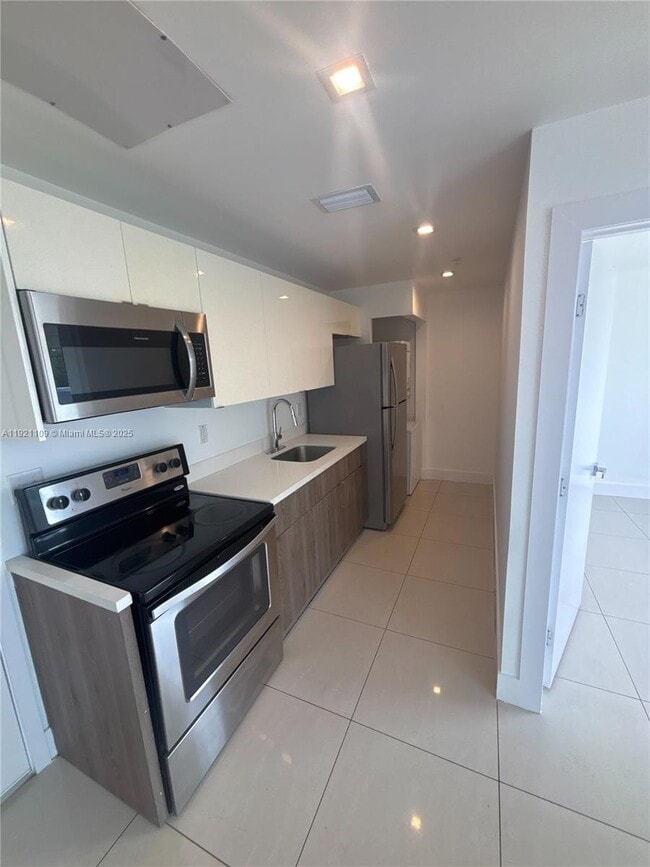 829 SW 18th Ave in Miami, FL - Building Photo - Building Photo