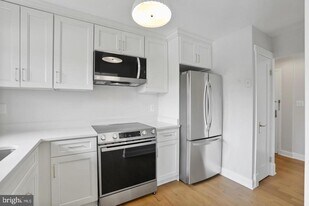 3200 S 28th St in Alexandria, VA - Building Photo