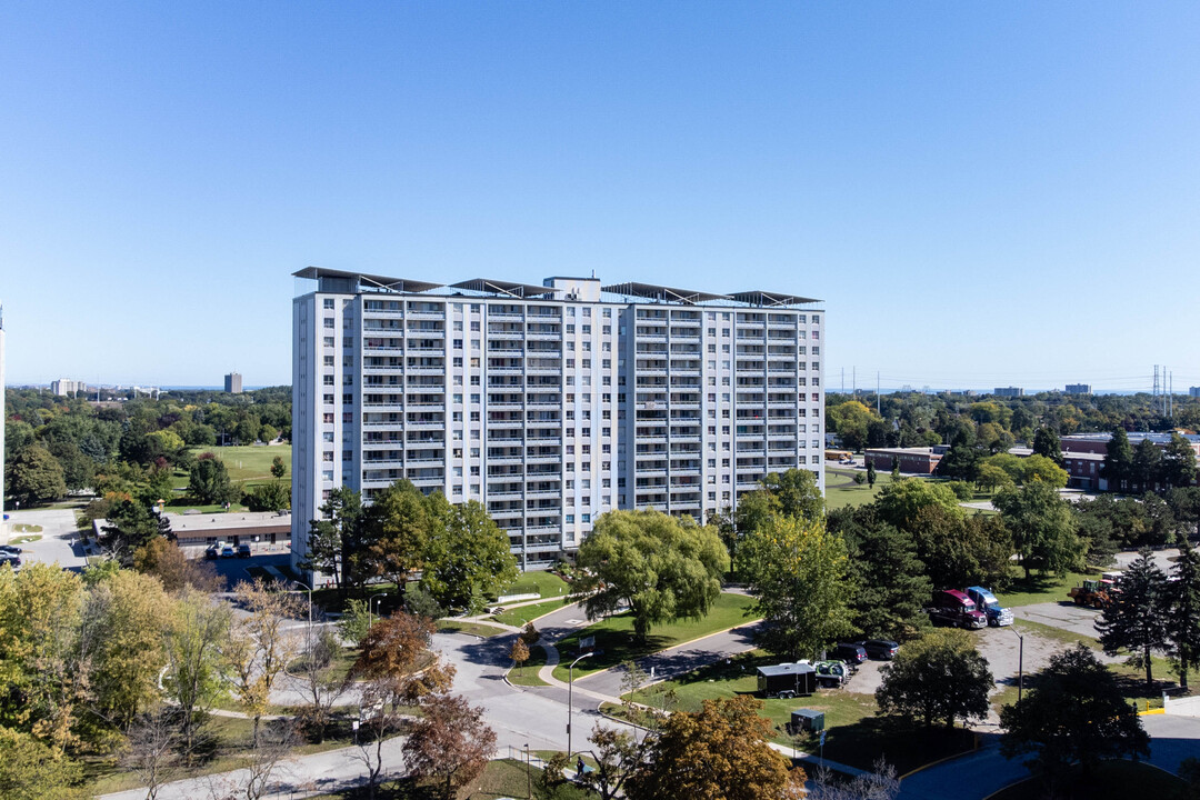 Woburn Tower in Toronto, ON - Building Photo