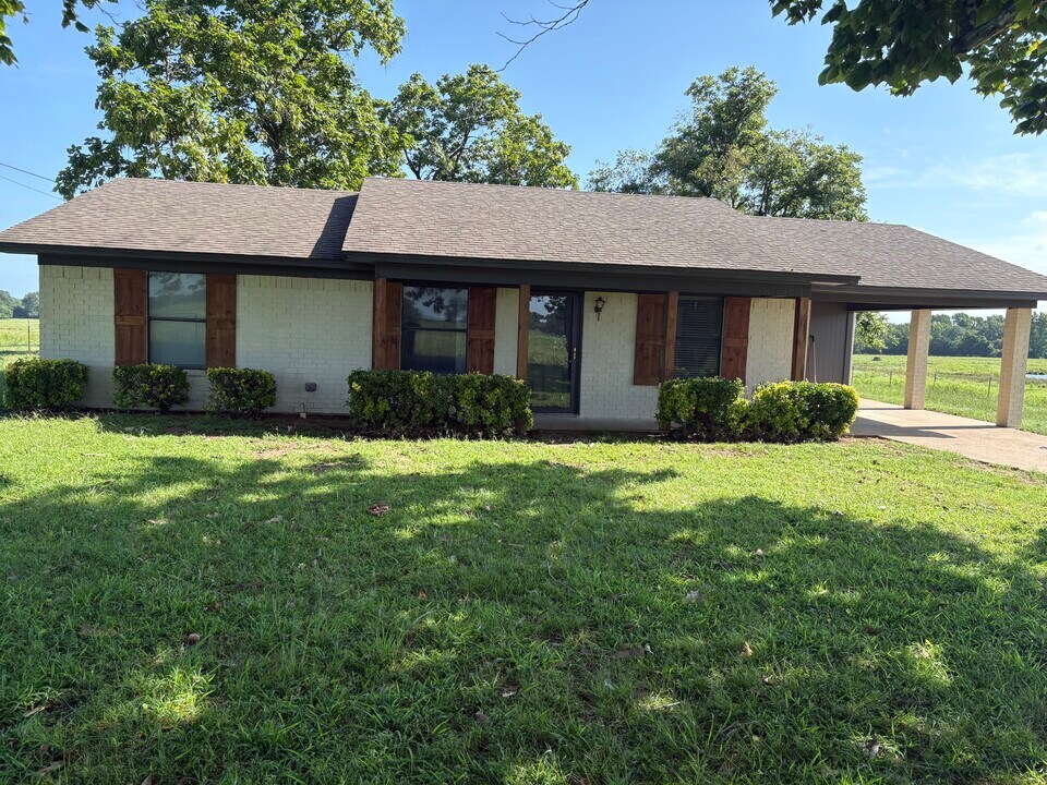 339 County Rd 45900 in Detroit, TX - Building Photo