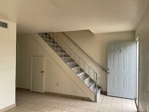 814 Wallace St in Bakersfield, CA - Building Photo - Building Photo