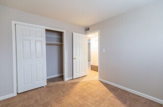 Northcrest Apartments in Fort Wayne, IN - Building Photo - Building Photo