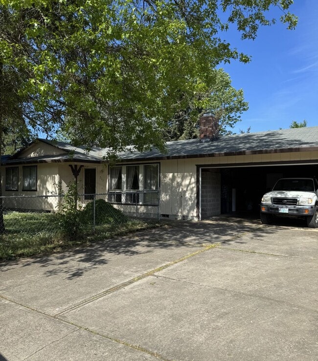 223 Donald Terrace in Myrtle Creek, OR - Building Photo - Building Photo