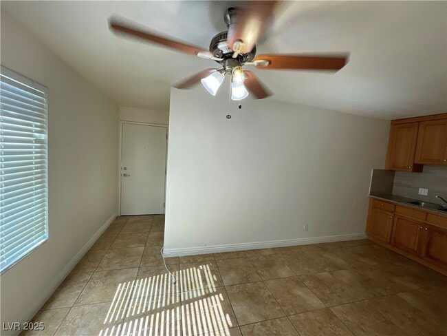 305 N 10th St in Las Vegas, NV - Building Photo - Building Photo