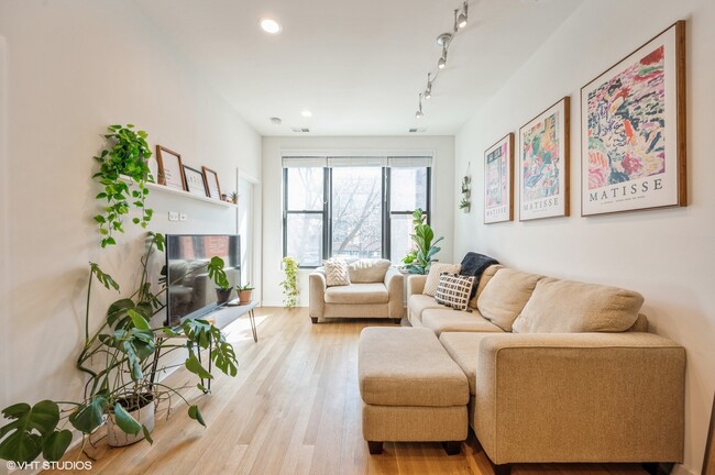 1022 N Ashland Ave in Chicago, IL - Foto de edificio - Building Photo