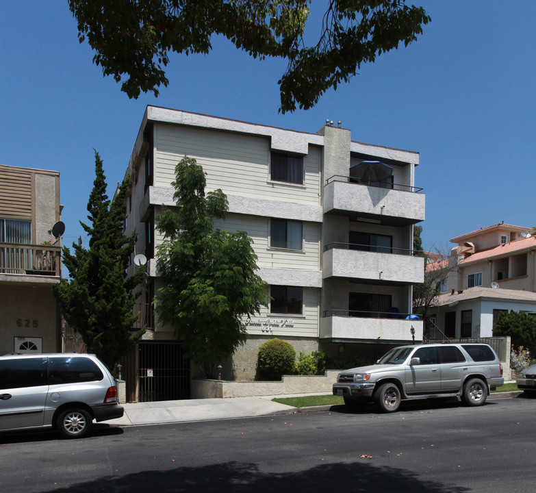 631 E Santa Anita Ave in Burbank, CA - Foto de edificio