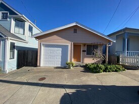 151 Monterey Ave in Pacific Grove, CA - Building Photo