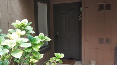30 Arbor Ct in Cotati, CA - Building Photo - Building Photo