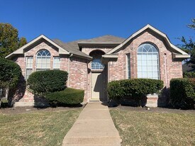 2213 Creek Royal Dr in Mesquite, TX - Building Photo