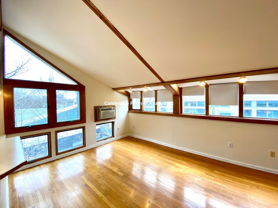 90 Putnam Ave, Unit 4 in Cambridge, MA - Building Photo