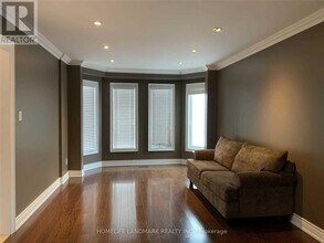 2 Stratford Dr in Richmond Hill, ON - Building Photo - Building Photo