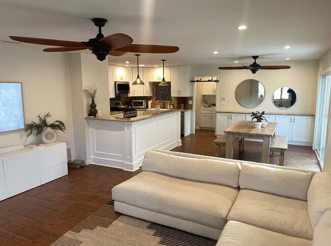 property at 3845 Hibiscus Cir