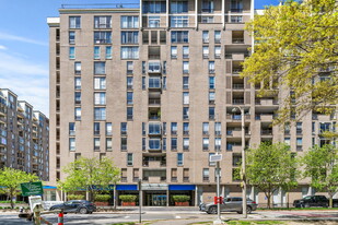 33 Pond Ave, Unit 804 in Brookline, MA - Building Photo
