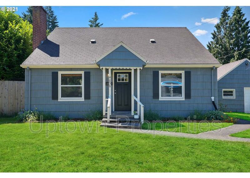 4036 SE Harrison St in Milwaukie, OR - Building Photo