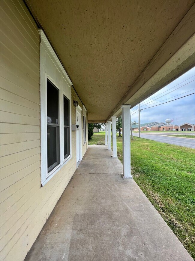 808 N McCanse St in Mt Vernon, MO - Building Photo - Building Photo