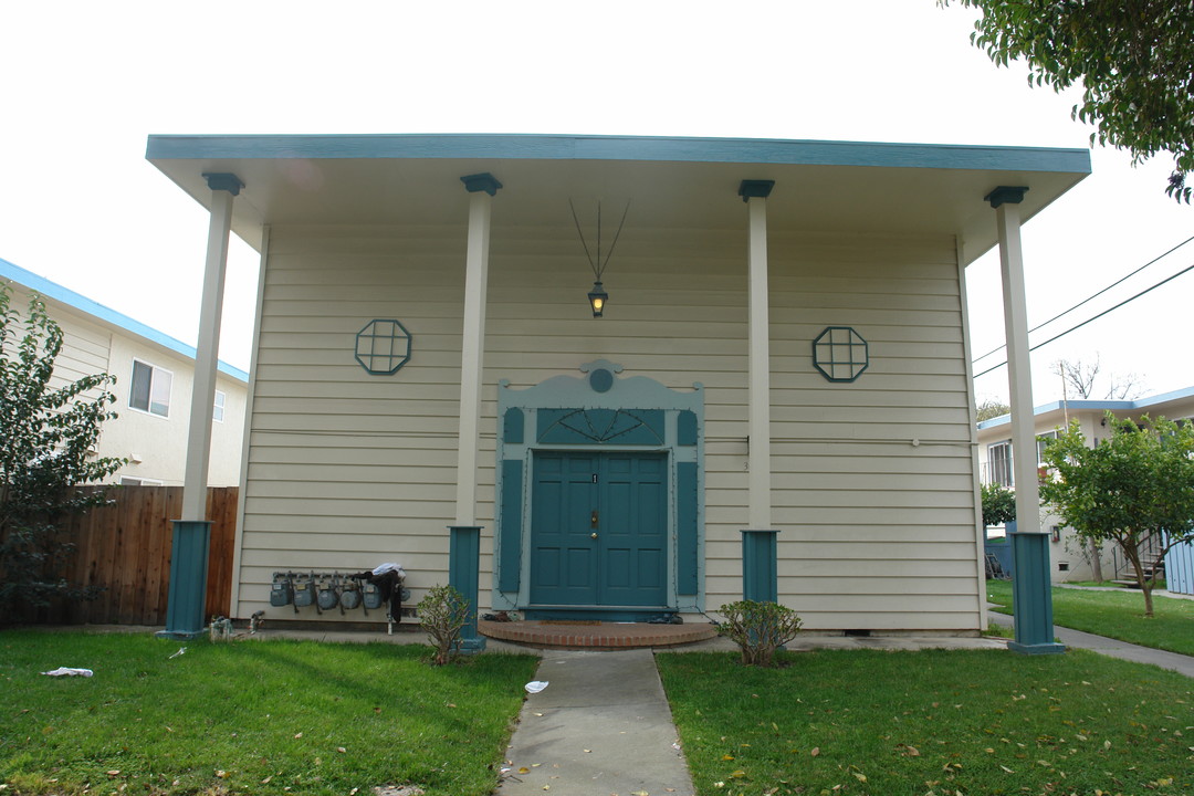 3688 Waterbury Ct in San Jose, CA - Building Photo