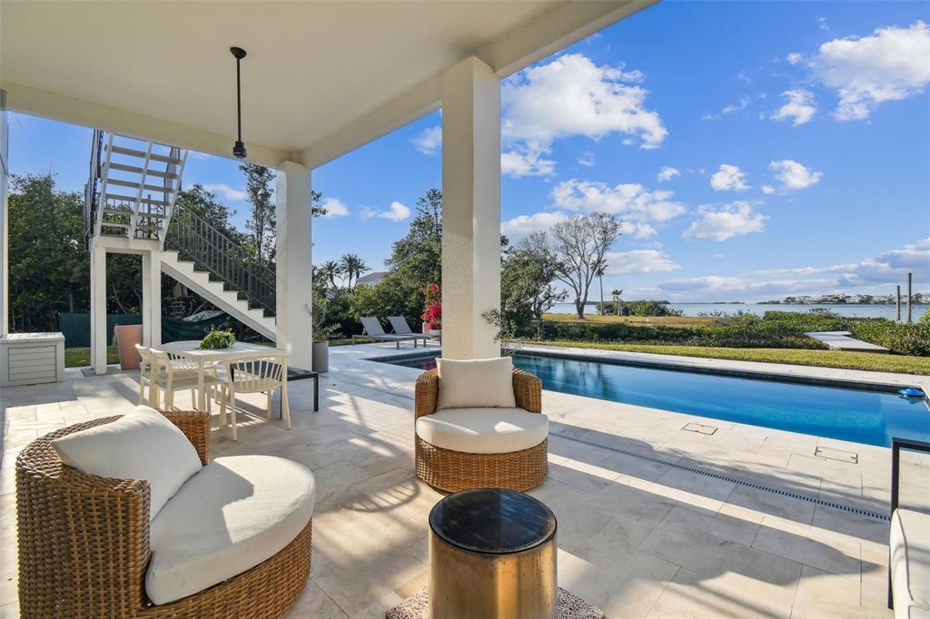 1640 Seabreeze Dr in Tarpon Springs, FL - Building Photo