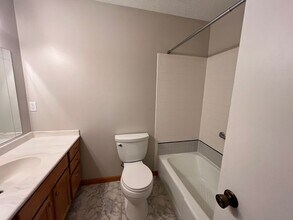 705 S 153rd Cir in Omaha, NE - Building Photo - Building Photo