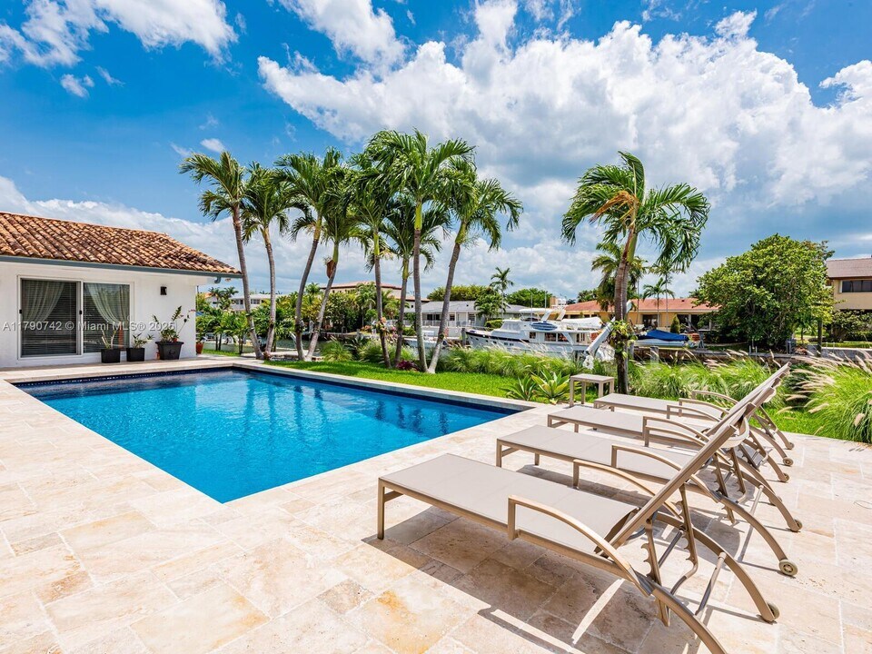 1036 Lugo Ave in Coral Gables, FL - Building Photo